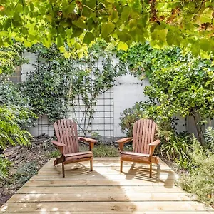 Holiday home Stylish And Modern 2 Bedroom Townhouse In Claxton Adelaide