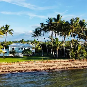 Absolute Beachfront House-family Time Holiday home