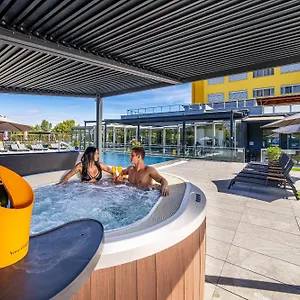 Hotel Aura Design & Garden Pool Prague